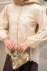 Eteği Volanlı Gömlek Krem