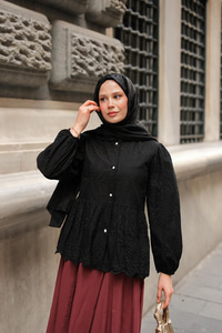 Eteği Volanlı Gömlek Siyah