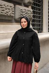 Eteği Volanlı Gömlek Siyah