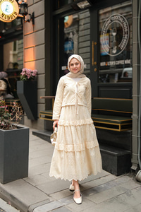 Eteği Volanlı Takım Krem