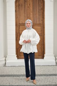 Etek Ucu Büzgülü Gömlek Beyaz