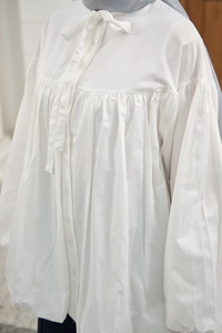 Etek Ucu Büzgülü Gömlek Beyaz