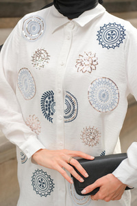 Etnik Pul Nakış İşlemeli Gömlek Beyaz