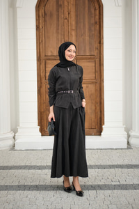 Fermuarlı Cep Detay Kemer Bağlamalı Etekli Takım Siyah