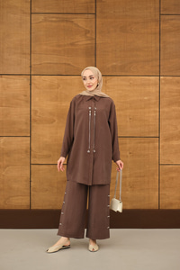 Fermuarlı Ve Boncuk Detaylı Pantolonlu Takım Kahverengi