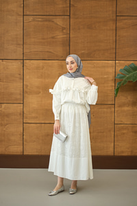 Fırfırı Taş İşlemeli Takım Beyaz