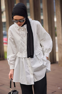 Fırfırlı Düğmesi Taş Detaylı Tunik Gömlek Beyaz