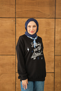 Fular Detay Yazı Nakışlı Sweat Siyah