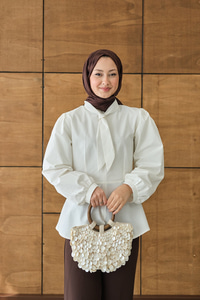 Fular Yaka Detaylı Kısa Gömlek Beyaz