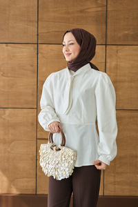 Fular Yaka Detaylı Kısa Gömlek Beyaz