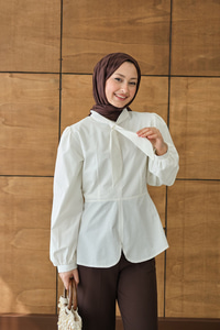 Fular Yaka Detaylı Kısa Gömlek Beyaz