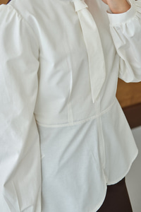 Fular Yaka Detaylı Kısa Gömlek Beyaz