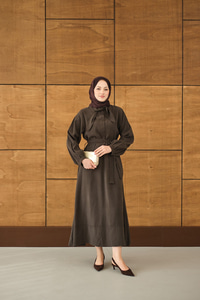 Fular Yaka Detaylı Nervürlü Modal Elbise Kahverengi