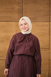 Fular Yaka Gömlekli Takım Bordo