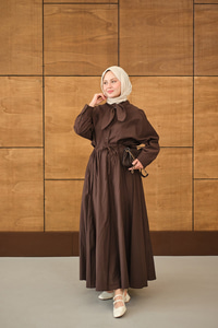 Fular Yaka Gömlekli Takım Kahverengi