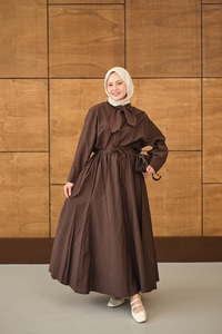 Fular Yaka Gömlekli Takım Kahverengi