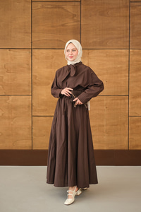 Fular Yaka Gömlekli Takım Kahverengi