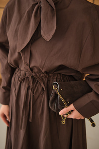 Fular Yaka Gömlekli Takım Kahverengi