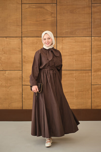 Fular Yaka Gömlekli Takım Kahverengi