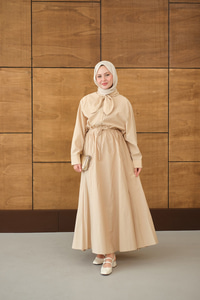 Fular Yaka Gömlekli Takım Krem