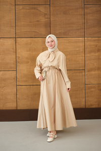 Fular Yaka Gömlekli Takım Krem