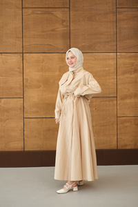 Fular Yaka Gömlekli Takım Krem