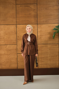 Fularlı Gömlekli Takım Kahverengi