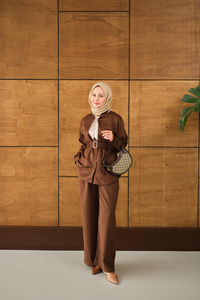 Fularlı Gömlekli Takım Kahverengi