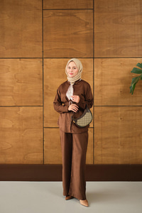 Fularlı Gömlekli Takım Kahverengi