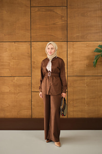 Fularlı Gömlekli Takım Kahverengi