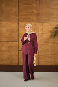 Fularlı Gömlekli Takım Mürdüm