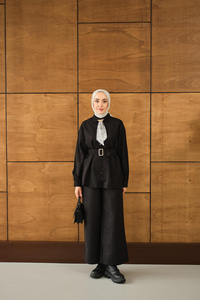 Fularlı Gömlekli Takım Siyah