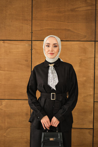 Fularlı Gömlekli Takım Siyah