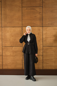 Fularlı Gömlekli Takım Siyah