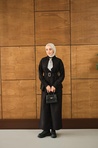 Fularlı Gömlekli Takım Siyah