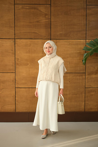 Gabardin Nakışlı Kısa Yelek Ekru