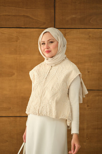 Gabardin Nakışlı Kısa Yelek Ekru