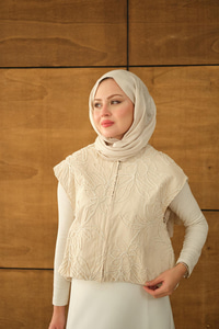 Gabardin Nakışlı Kısa Yelek Ekru