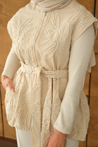 Gabardin Nakışlı Uzun Yelek Ekru