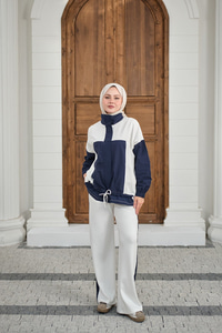 Garni Detaylı Bağcıklı Takım Beyaz