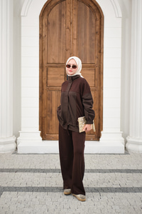 Garni Detaylı Bağcıklı Takım Kahverengi