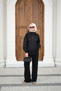 Garni Detaylı Bağcıklı Takım Siyah