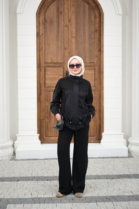 Garni Detaylı Bağcıklı Takım Siyah