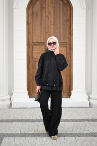 Garni Detaylı Bağcıklı Takım Siyah