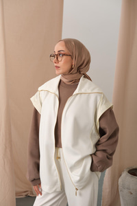 Garni Detaylı Yelek Takım Ekru