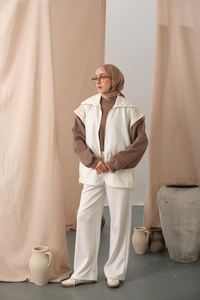 Garni Detaylı Yelek Takım Ekru