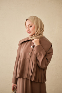 Gemici Yaka Fırfır Detay Takım Kahverengi