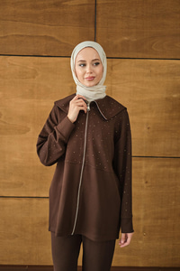 Gemici Yaka Taşlı Takım Kahverengi