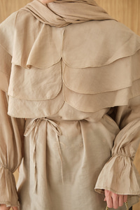 Geniş Katlı Yaka Bel Bağlamalı Tunik Krem