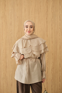 Geniş Katlı Yaka Bel Bağlamalı Tunik Krem